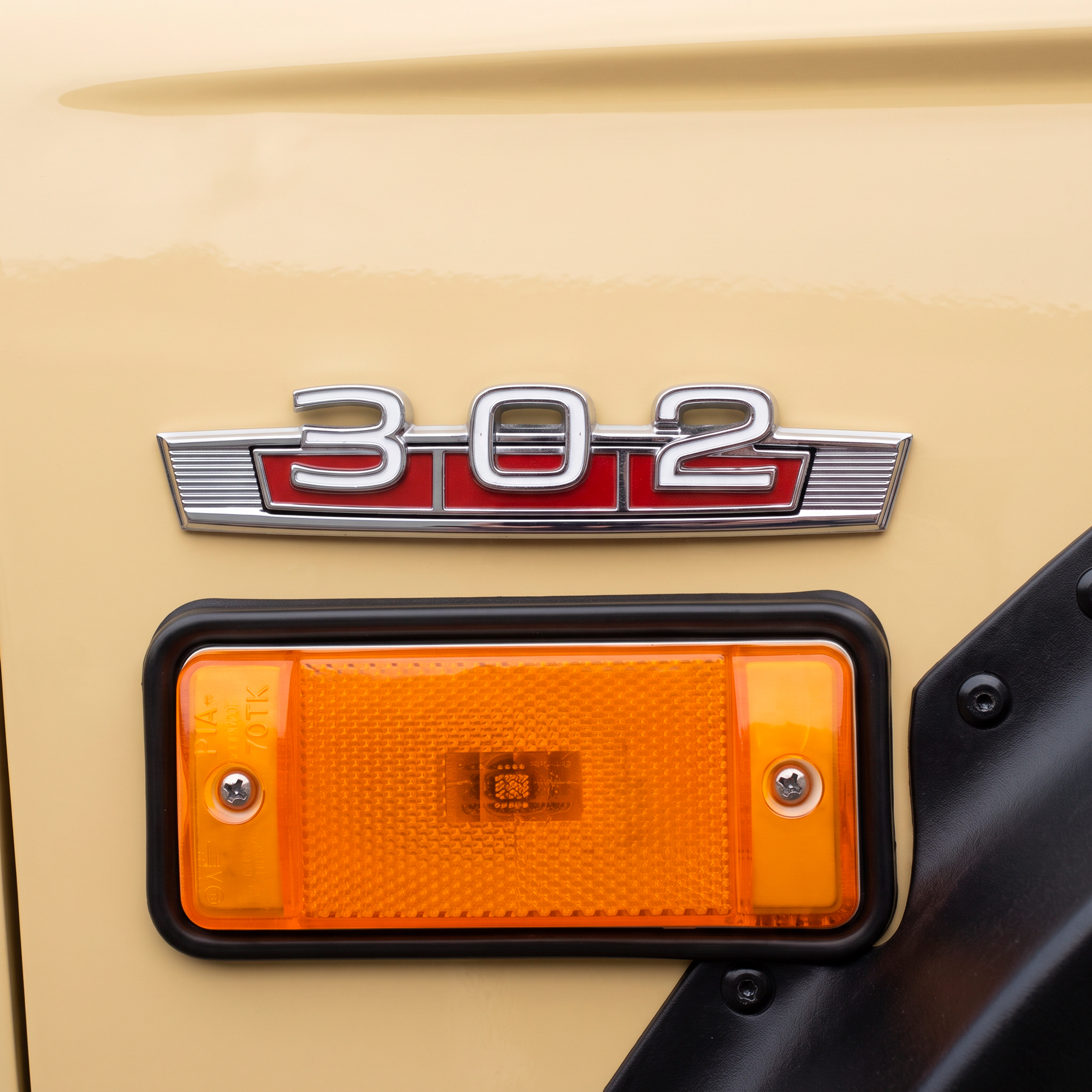 9332 02 302 engine badge emblem red accent 1969 77 bronco 1967 72 ford truck