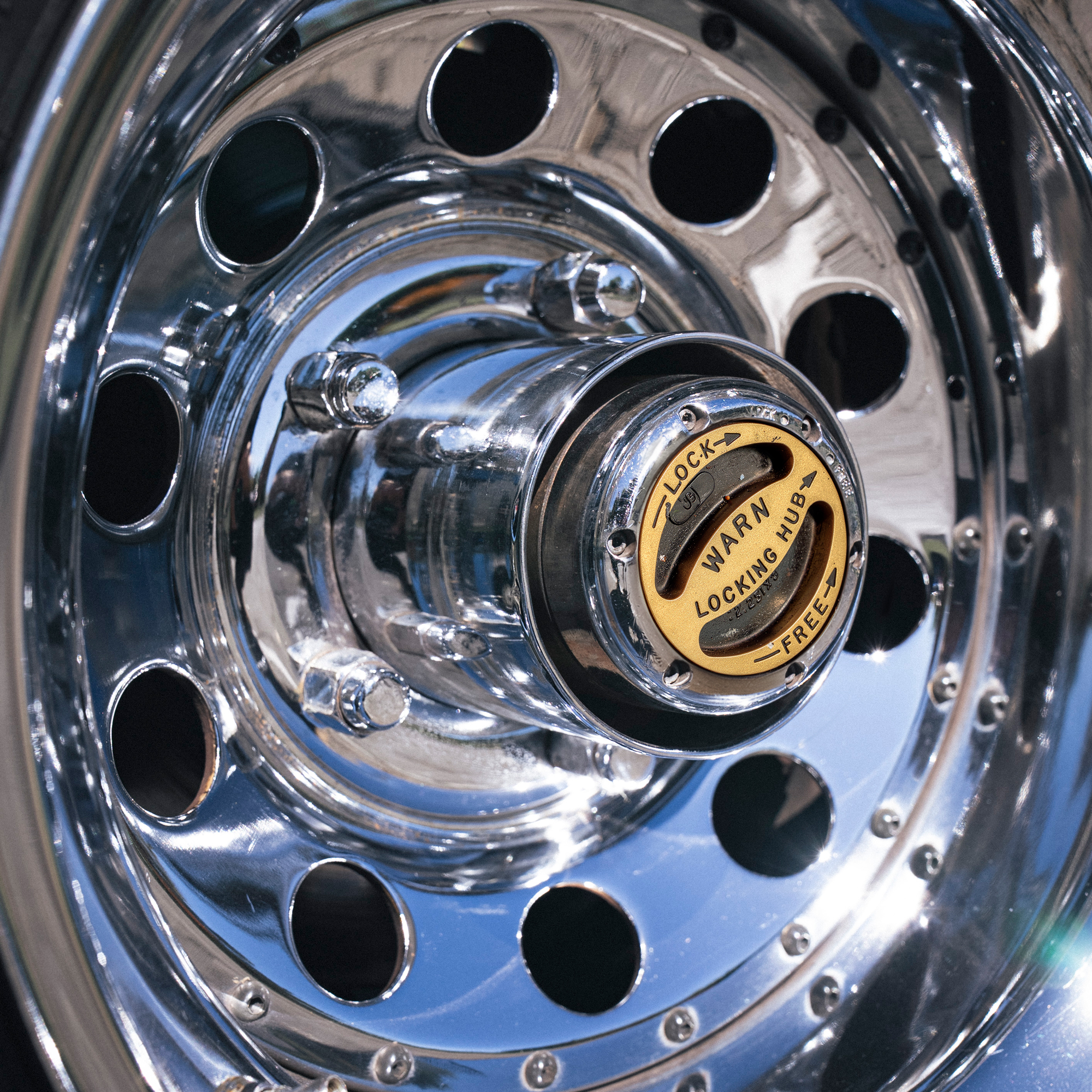 u103 05 chrome front wheel center cap open 4 25 inch diameter