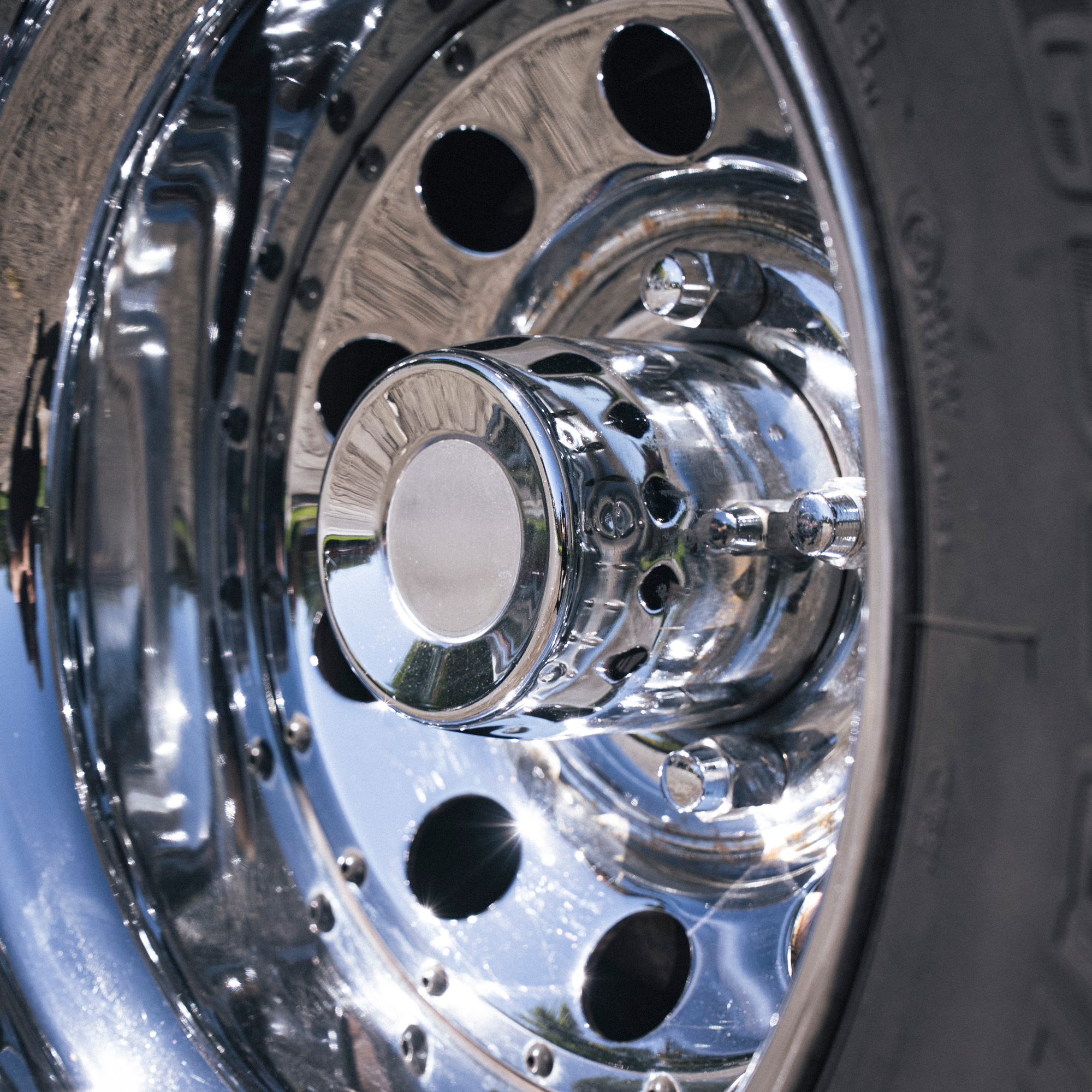 u104 05 chrome rear wheel center cap closed 4 25 inch diameter