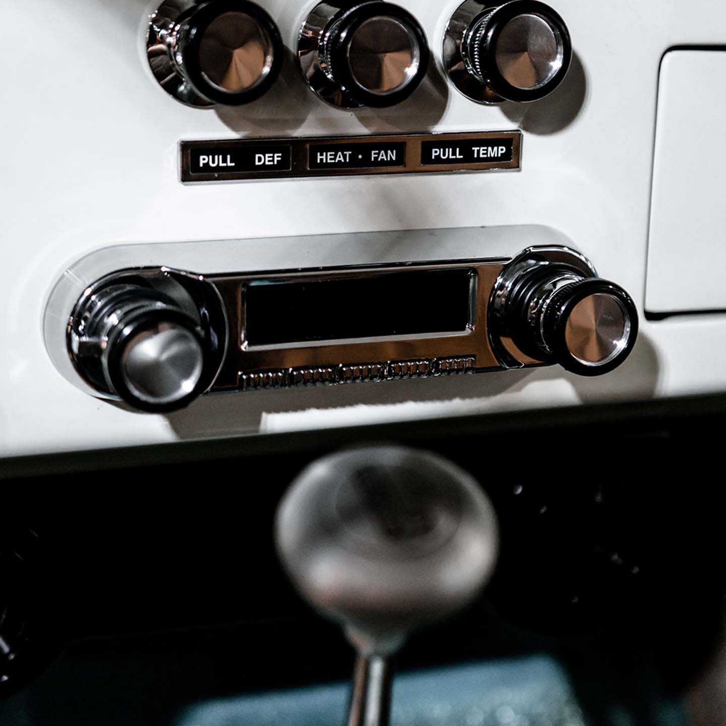 PŘENOSNÉ RÁDIO VINTAGE/AM-FM/Baterie nebo síť