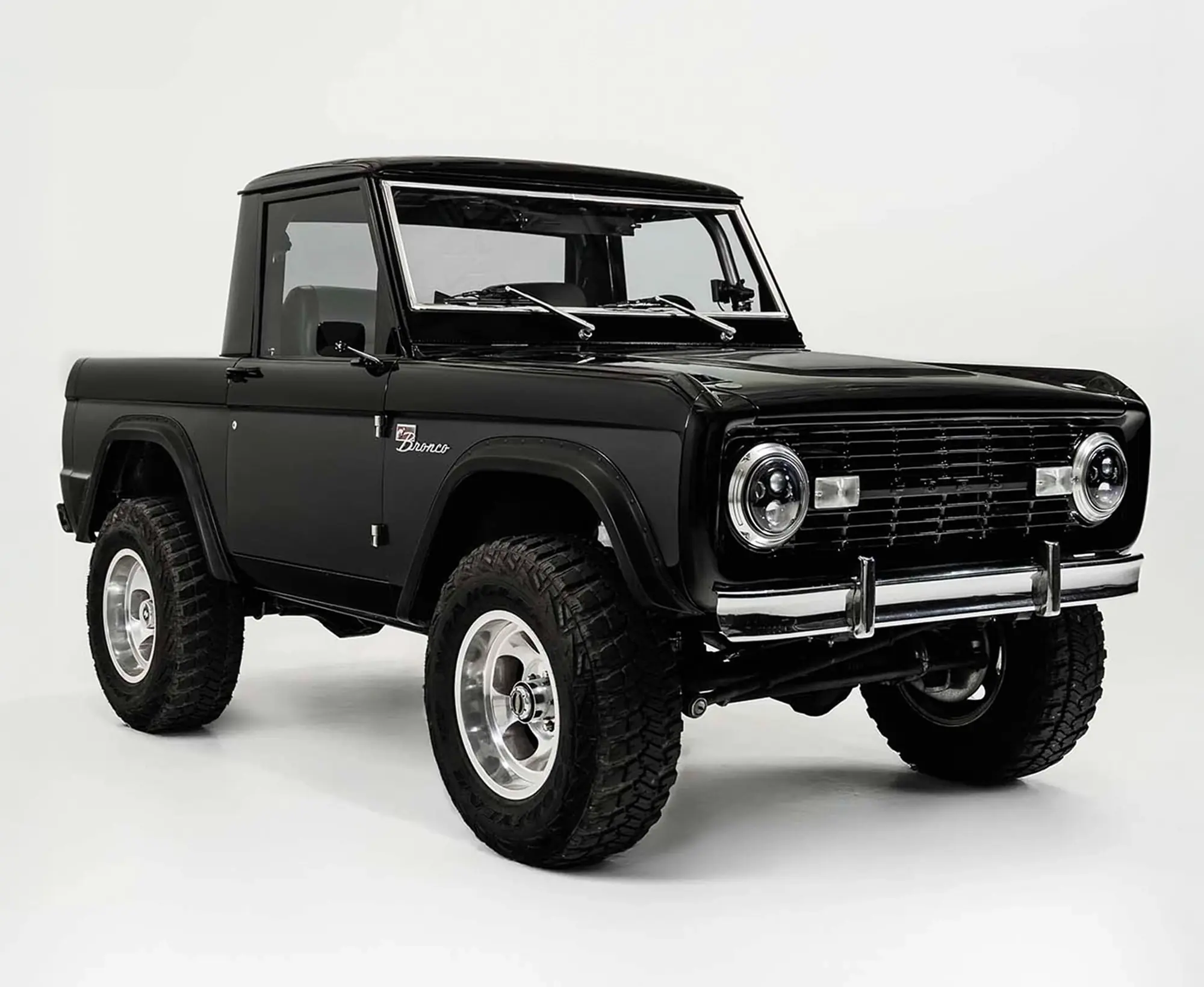 Sheyla Creel's 2.5-inch Lifted Early Bronco Half Cab