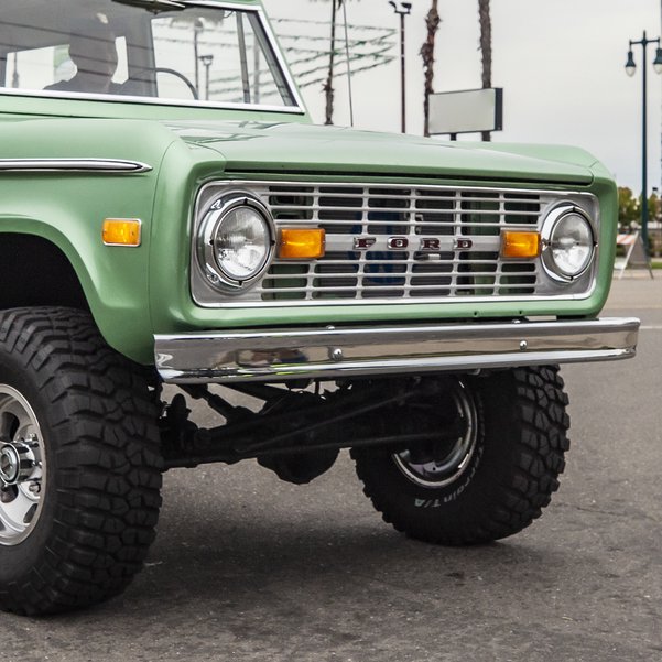 Early Bronco Stock Black Front & Rear Bumpers with Bolts